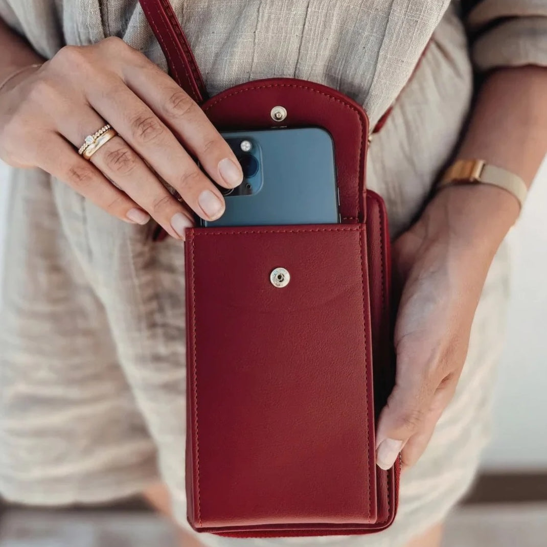 Style & Stash Crossbody Clutch Taske
